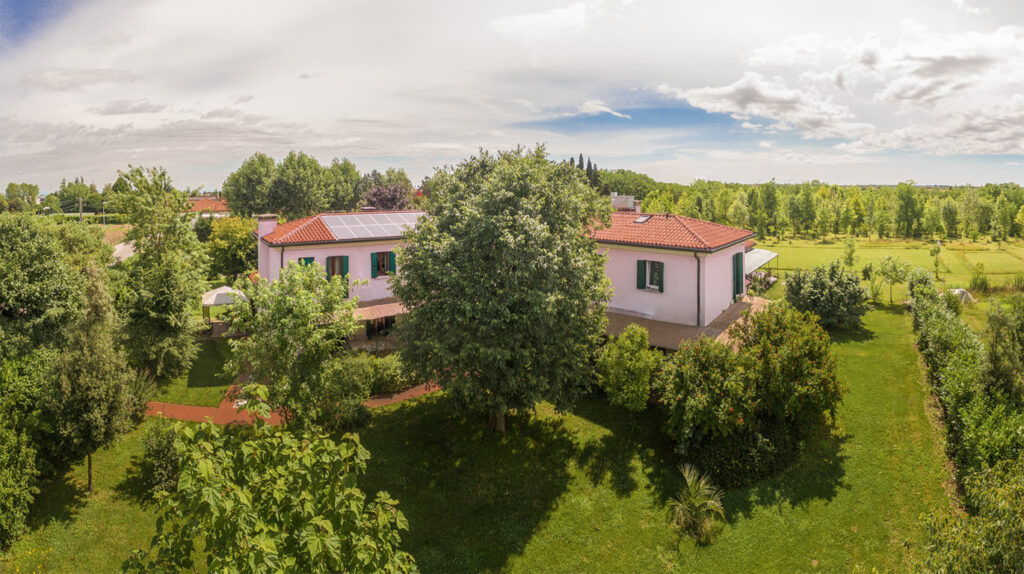 All'agriturismo Settecentoalberi di Noventa Sabrina e Giorgio offrono ai loro ospiti una vacanza lenta, per riscoprire la natura, i sapori della terra e il piacere di ospitare.